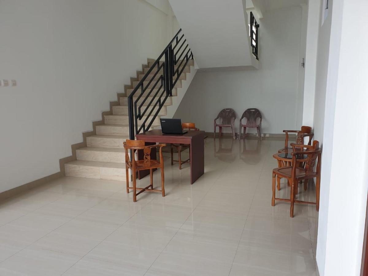 Oyo 90536 Wenasia Hotel Manado